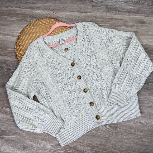 cupcakes & cashmere Sweaters - NEW cupcakes & cashmere gray knit V neck cardigan